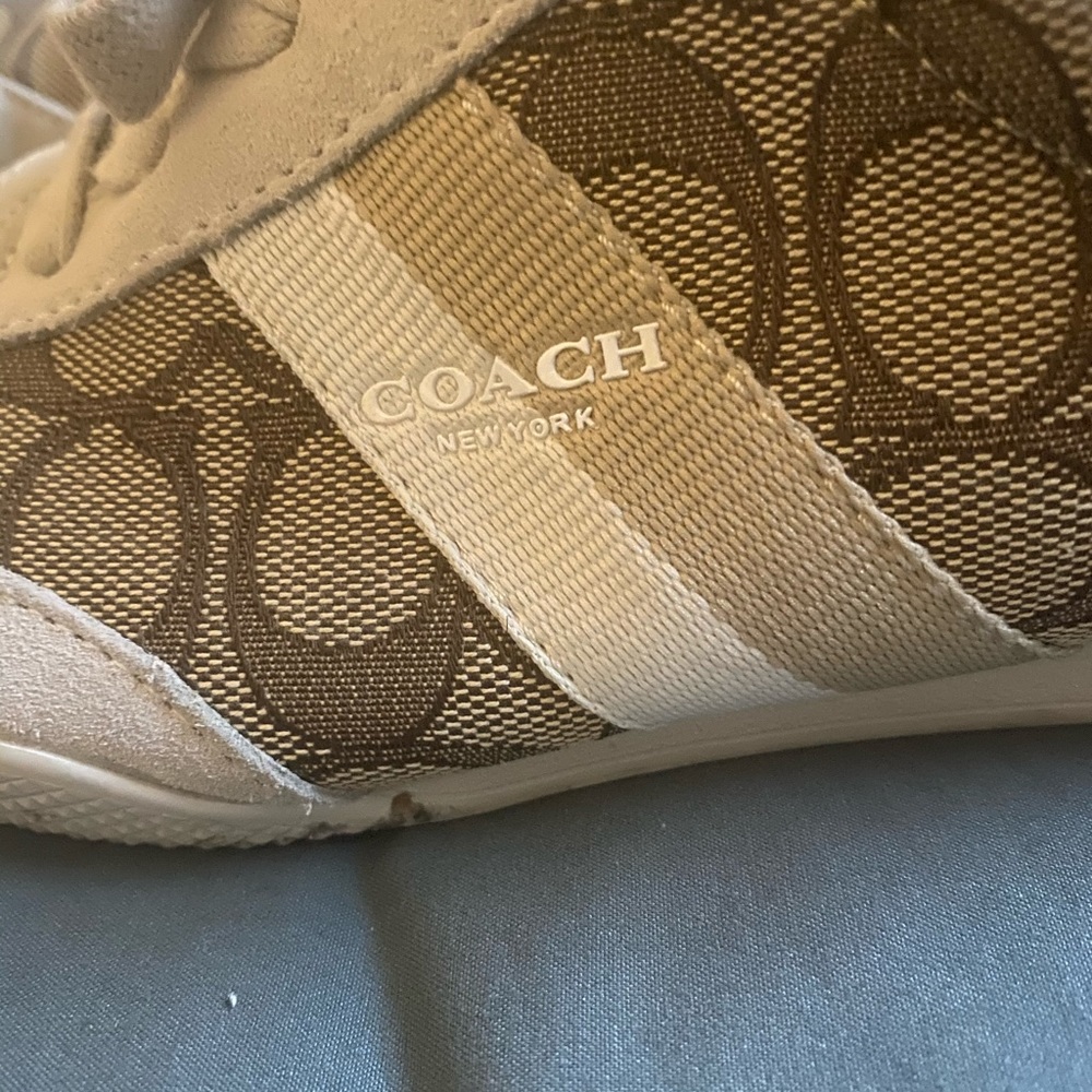 Coach - Picture 3 of 4
